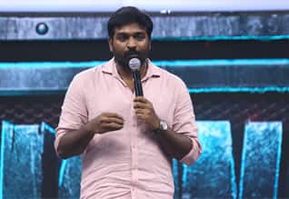 என் காதல் மறுக்கப்பட்டதற்கு காரணம் ஷாரூக்கான் தான் ; விஜய்சேதுபதி  சொன்ன பிளாஷ்பேக்