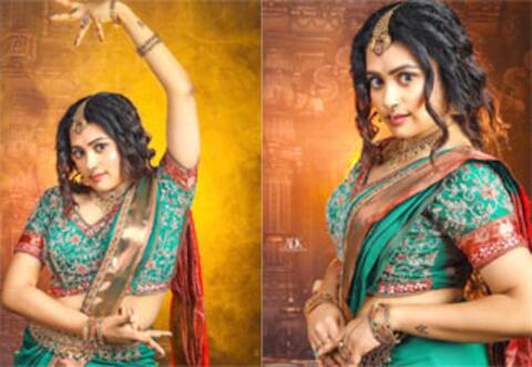 சந்திரமுகி கெட்டப்பில் பரீனா ஆசாத்