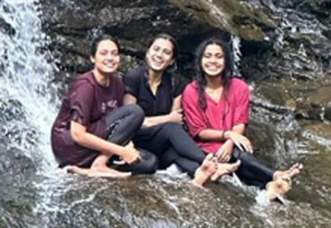 ஜாலியாக ஊர்சுற்றும் சின்னத்திரை த்ரீ ரோஸஸ்