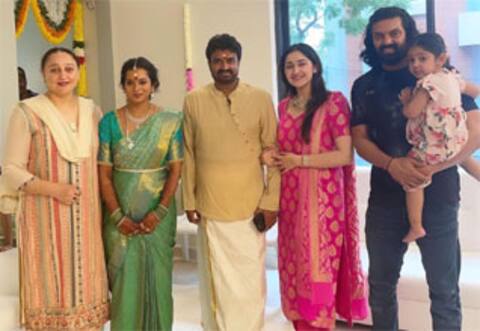 ஏ.எல்.விஜய்யின் புதிய வீட்டு கிரகப்பிரவேசத்தில் குடும்பத்துடன் கலந்து கொண்ட ஆர்யா!