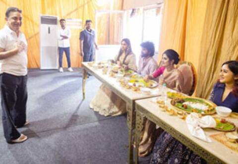 பிக் பாஸ் பங்கேற்பாளர்களுக்கு விருந்து வைத்த கமல்
