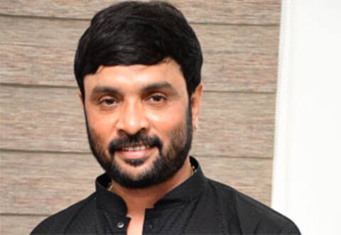 வாட்ஸ்-ஆப்ல் பாடல் உருவாகிறது!  ஆதங்கப்படுகிறார் கவிஞர் சினேகன்