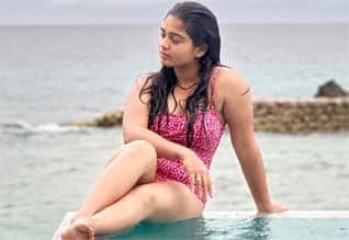 நீச்சல் உடையில் கவுரி கிஷன்