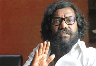 அவதூறு : மாஜி அதிமுக., நிர்வாகி மீது கருணாஸ் போலீஸில் புகார்