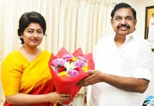 அதிமுகவின் மகளிரணி துணைச் செயலாளரான  நடிகை காயத்ரி ரகுராம்!