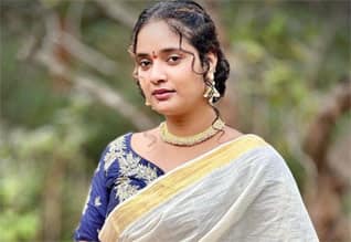 தோழி வீட்டில் தங்கம் திருடிய நடிகை கைது