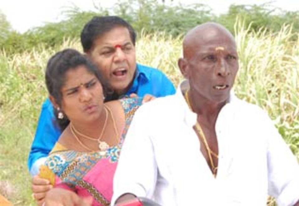 யானை மேல் குதிரை சவாரி