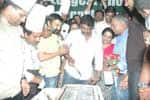 1000 கிலோ கே‌க்கி்ல் இளையராஜாவுக்கு கவுரவம்