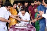 பட செட்டில் பிறந்தநாள் கொண்டாடிய தயாரிப்பாளர் முரளிதரன்.