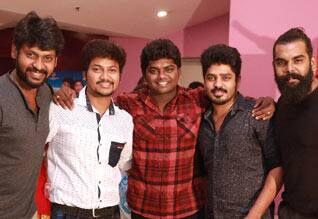 ஏண்டா தலையில எண்ண வெக்கல சிறப்பு காட்சி