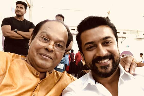 சமீபத்தில் நடைபெற்ற மலையாள திரையுலகின் நட்சத்திர கலைவிழா நிகழ்ச்சியில் கலந்துகொண்ட சூர்யா மலையாள நடிகர்சங்க தலைவர் இன்னொசன்ட்டுடன் எடுத்துக்கொண்ட செல்பி.