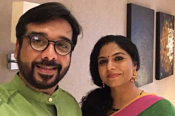 சமீபத்தில் கேரளாவில் நடைபெற்ற ஒரு நாட்டிய நிகழ்ச்சியில் ஆஷா சரத்துடன் செல்பி எடுத்துக்கொண்ட நடிகர் வினீத்.