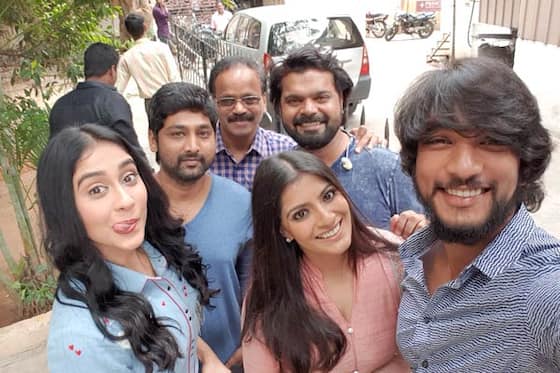 மிஸ்டர் சந்திரமௌலி பட புரமோஷனில் கலந்துகொண்ட படக்குழுவினர் ஆர்வமாக எடுத்துக்கொண்ட செல்பி.