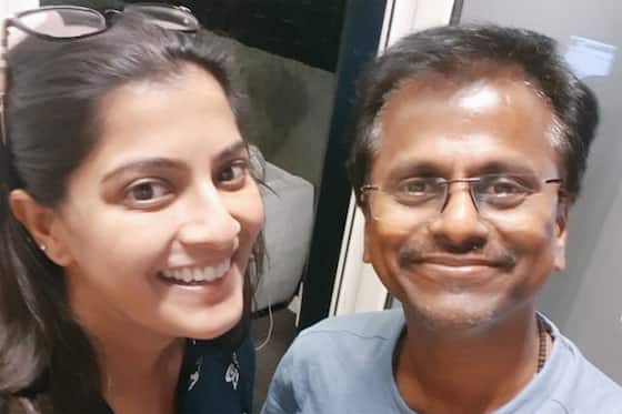 சர்கார் டப்பிங்கை முடித்த மகிழ்ச்சியில் இயக்குநர் முருகதாஸ் உடன் வரலட்சுமி எடுத்து கொண்ட செல்பி.