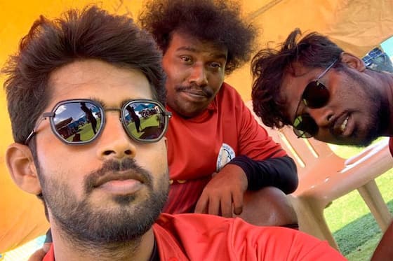 பிகில் படப்பிடிப்பின் போது இயக்குனர் அட்லி, நடிகர் யோகி பாபு உடன் செல்பி எடுத்து மகிழ்ந்த நடிகர் கதிர்.