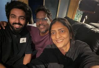 இசையமைப்பாளராக ஜிவி பிரகாஷின் 100வது படமான பராசக்தியில் இசையமைப்பாளர் யுவன் ஒரு பாடல் பாடி உள்ளார். பாடல் கம்போசிங்கின் போது செல்பி எடுத்து மகிழ்ந்த இயக்குனர் சுதா.