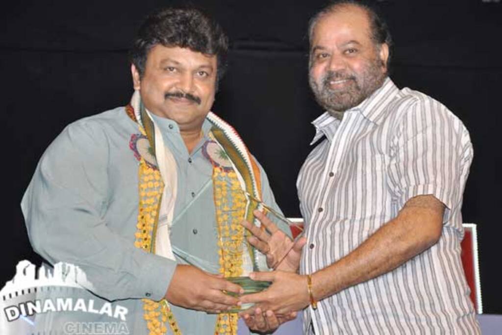 வி-4 எண்டர்டெயினர் விருது