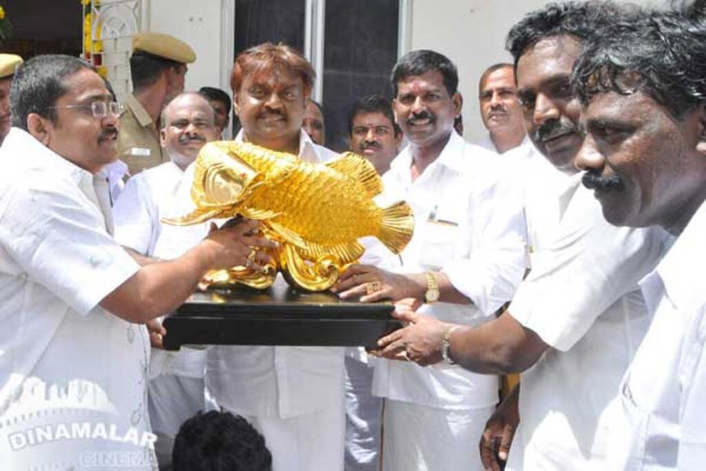 விஜயகாந்த் பிறந்த நாள் விழா