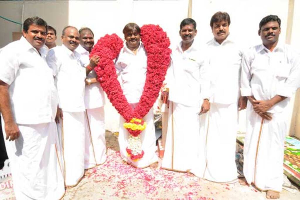 விஜயகாந்த் பிறந்த நாள் விழா