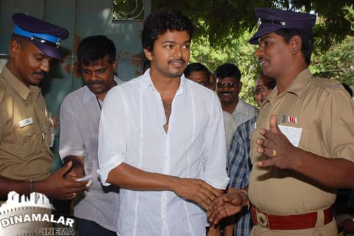 ஓட்டு போட்ட நட்சத்திரங்கள்