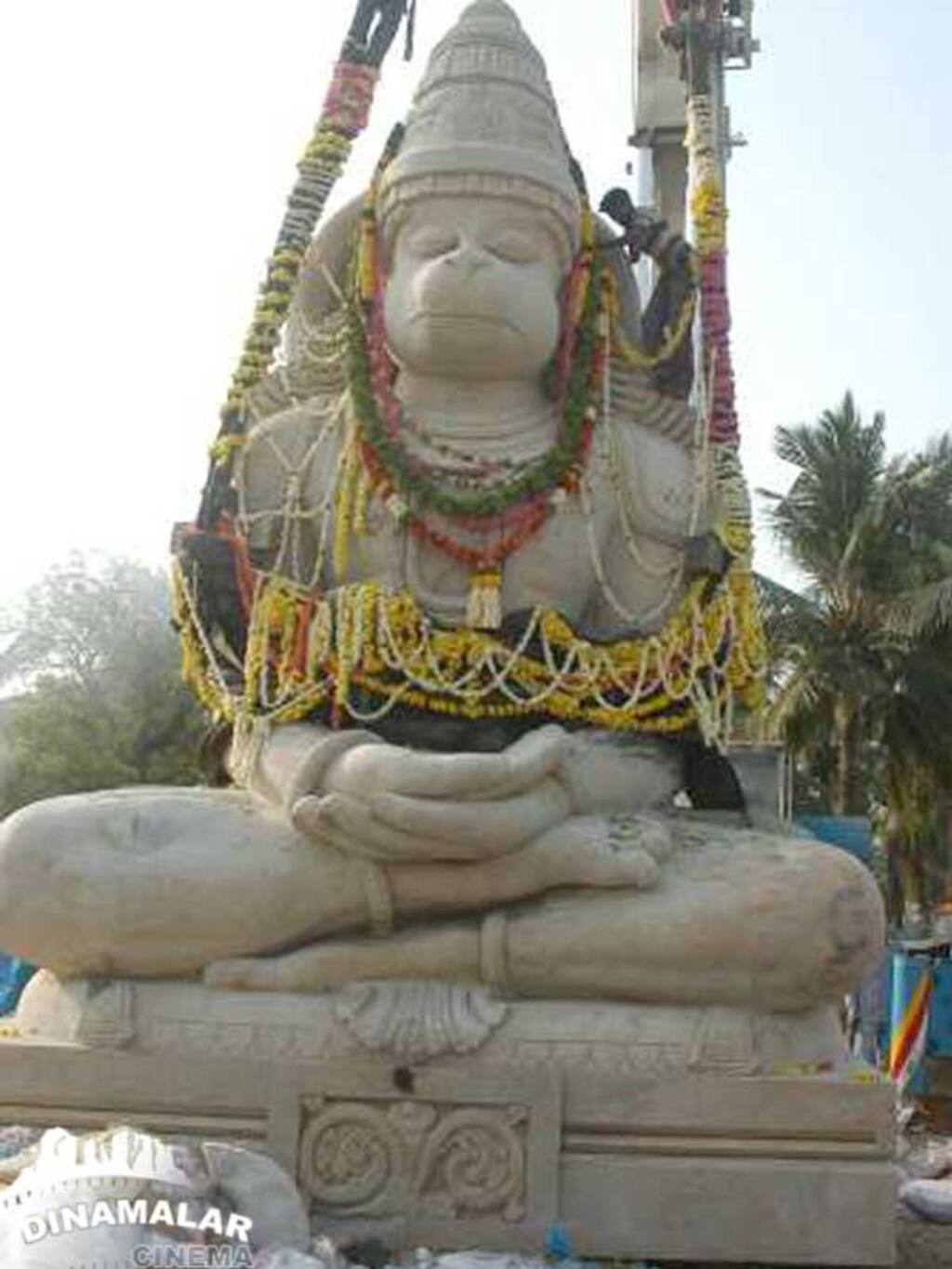 அர்ஜூனின் ஆஞ்சநேயர் கோவிலில் சிலை பிரதிஷ்டை