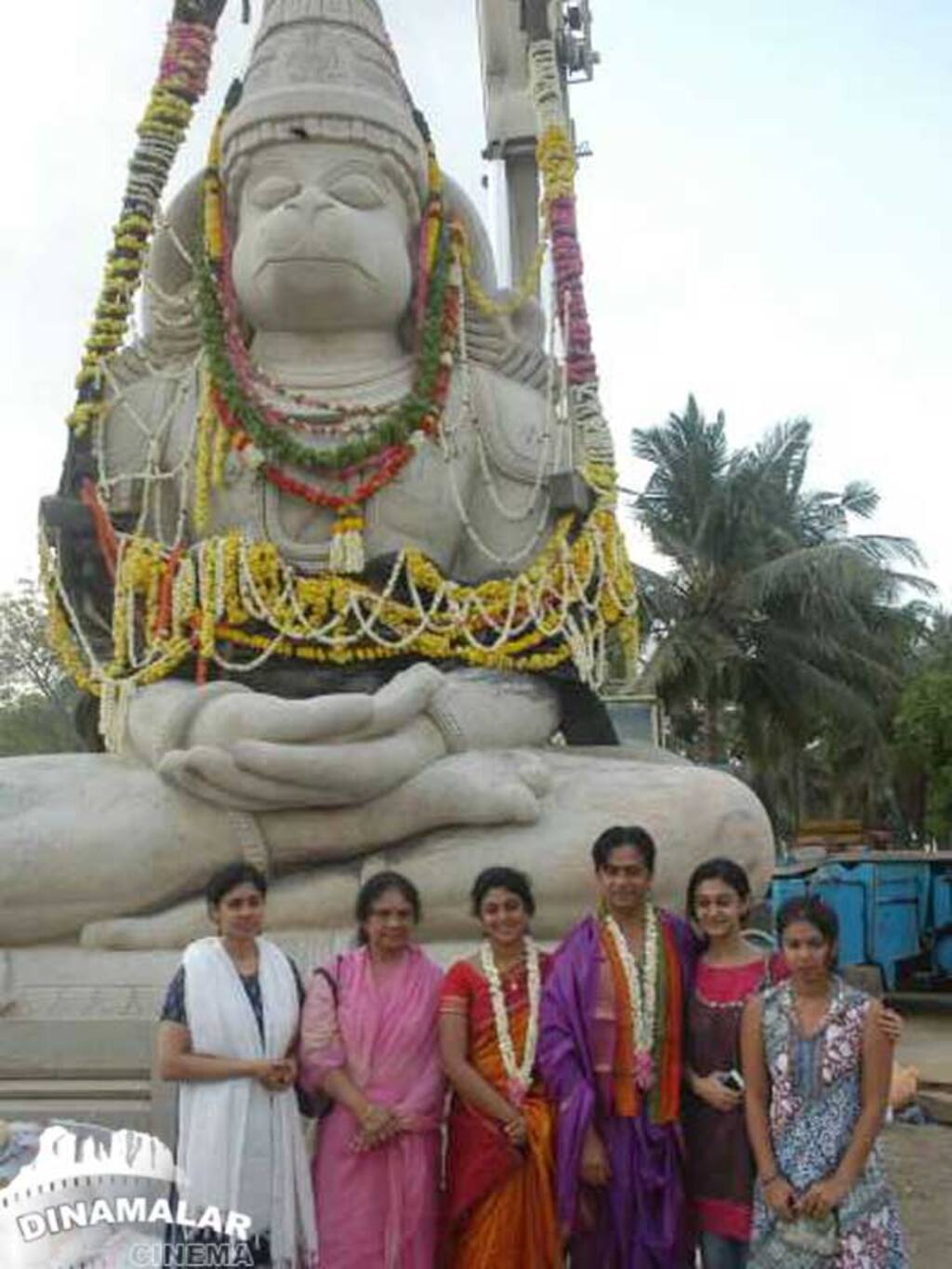 அர்ஜூனின் ஆஞ்சநேயர் கோவிலில் சிலை பிரதிஷ்டை