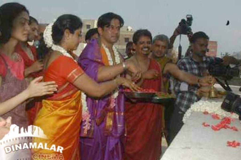 அர்ஜூனின் ஆஞ்சநேயர் கோவிலில் சிலை பிரதிஷ்டை
