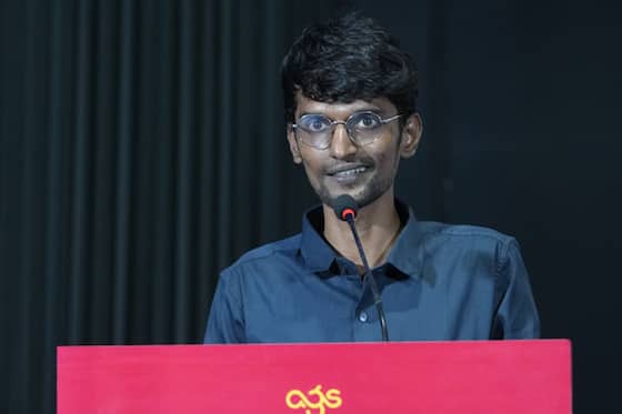 இயக்குனர் சுபாஷ் ராஜ் பேசினார்.