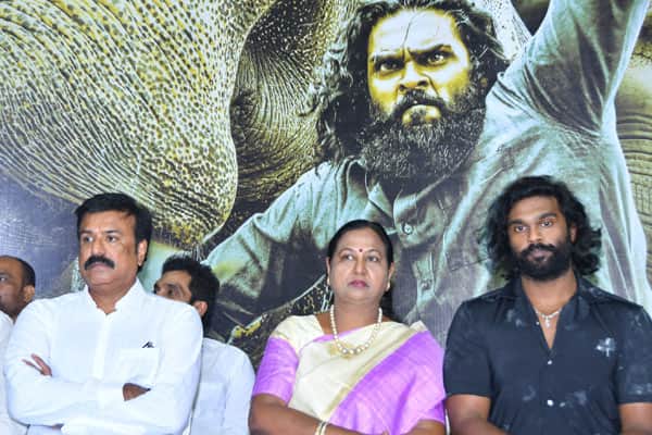 சண்முக பாண்டியன் நடித்துள்ள படை தலைவன் படத்தின் இசை வெளியீட்டு விழா நடந்தது.
