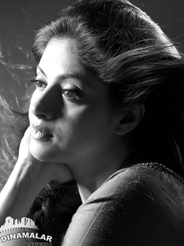 கார்த்திக் சீனிவாசன் காலண்டர் ஸ்டில்ஸ்