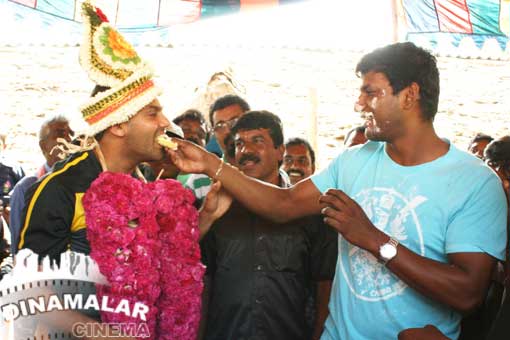 ஆர்யா பிறந்த நாள் கொண்டாட்டம்