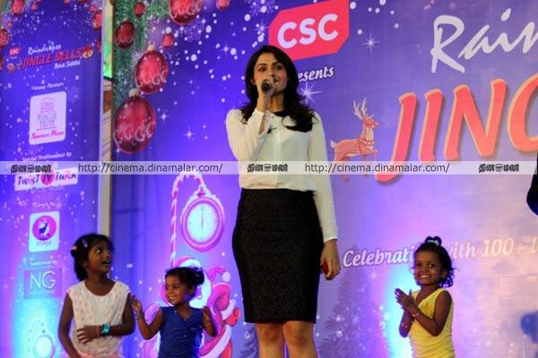 கிறிஸ்துமஸ் கொண்டாட்டத்தில் ஆண்ட்ரியா