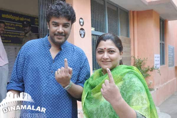 உள்ளாட்சி தேர்தலில் நட்சத்திரங்களின் ஓட்டுபதிவு
