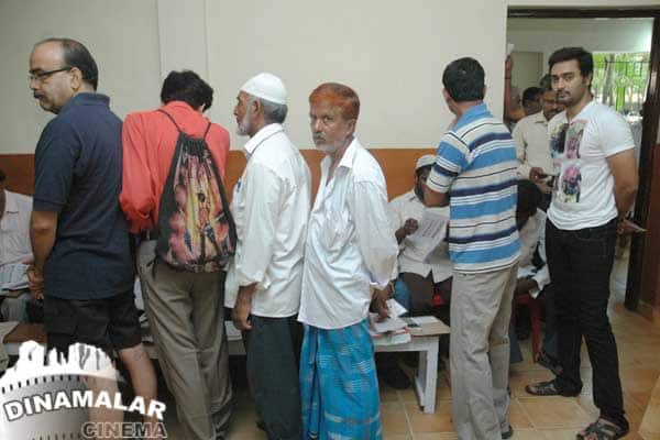 உள்ளாட்சி தேர்தலில் நட்சத்திரங்களின் ஓட்டுபதிவு