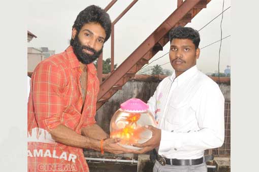 ஆதி பிறந்தநாள் கொண்டாட்டம்