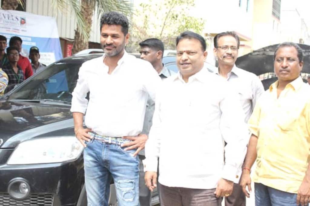 மைக்கேல் ஜாக்சன் சிலை திறப்பு விழா