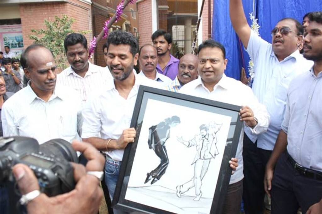 மைக்கேல் ஜாக்சன் சிலை திறப்பு விழா