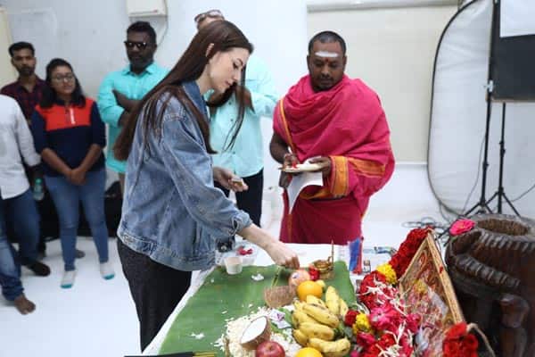 கரோலின் காமாக்ஷி வெப் சிரீஸ் பூஜை