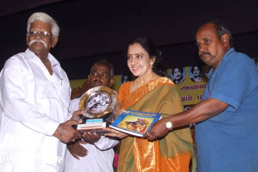 எம்.ஜி.ஆர். விருது வழங்கும் விழா