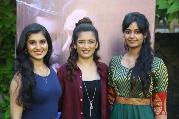 அக்ஷ்ரா ஹாசன் நடித்துள்ள பிங்கர் டிப் வெப் சிரீஸின் பிரஸ் மீட் நிகழ்ச்சி நடந்தது.