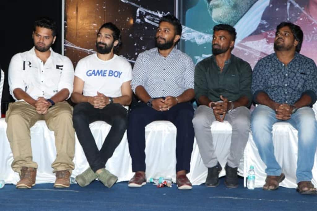 பிங்கர் டிப் பிரஸ் மீட்