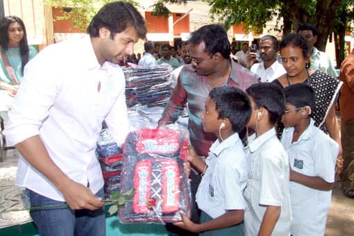 ஜெயம் ரவி பிறந்த நாள் கொண்டாட்டம்