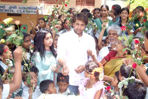 ஜெயம் ரவி பிறந்த நாள் கொண்டாட்டம்