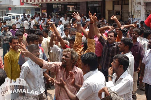 உன்னைப்போல் ஒருவன் ரீலிஸ் கொண்டாட்டம்