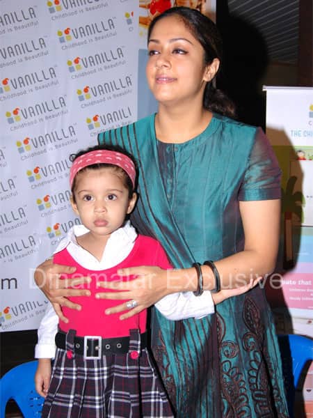 மகள் தியாவுடன் ஜோதிகா