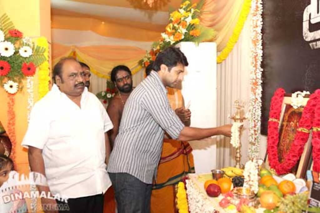 ஆதிபகவன் பட பூஜை