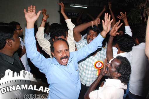இராம.நாராயணன் வெற்றி கொண்டாட்டம்