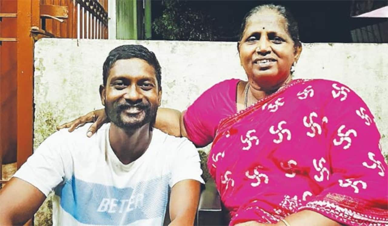 சினிமாவில் அடிவாங்கினா கூட வருத்தப்படுவாங்க அம்மா: நடிகர் ஹரிகிருஷ்ணன் நெகிழ்ச்சி