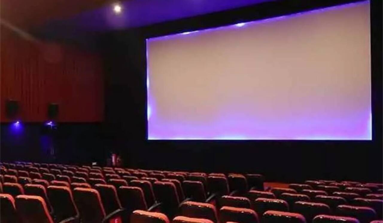 தெலங்கானாவில் 10 நாட்களுக்கு  தியேட்டர்களை மூட முடிவு