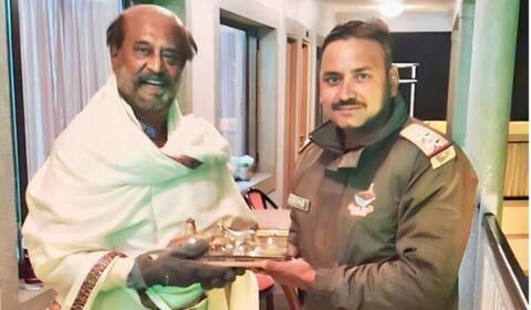 ரஜினியை வரவேற்று கவுரவித்த உத்தரகண்ட் போலீசார்